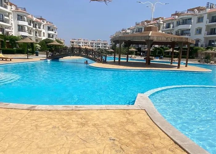 Hills Luxury Pool View