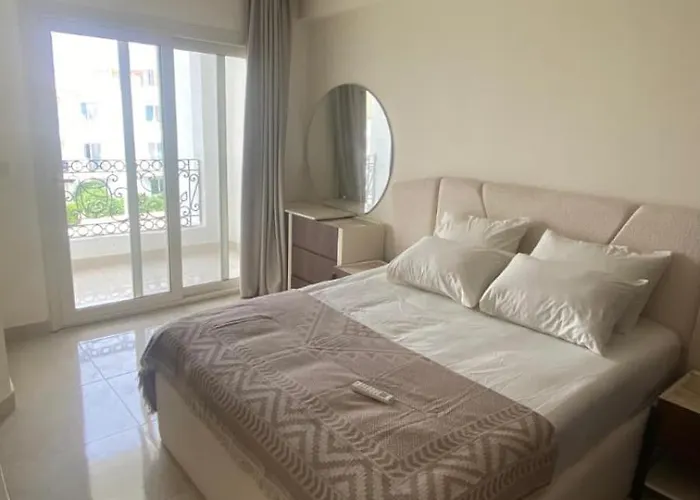 Hills Luxury Pool View Apartmanhotel