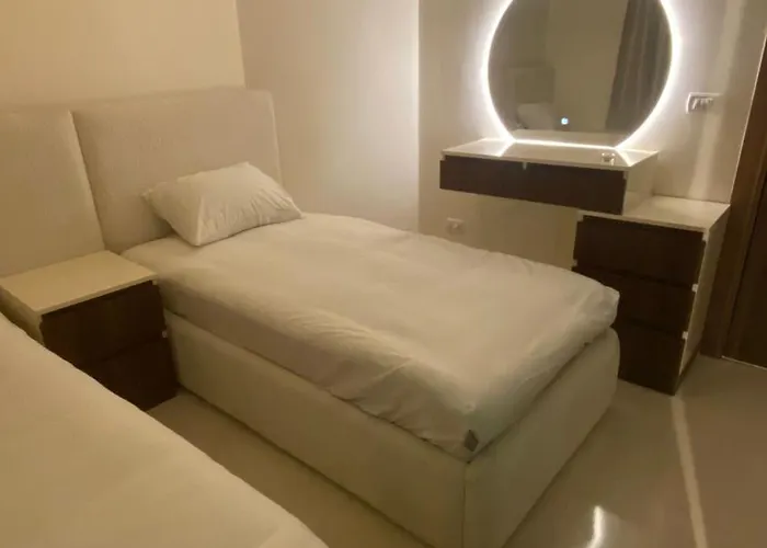 Hills Luxury Pool View Apartmanhotel