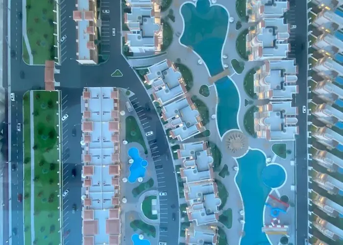 Hills Luxury Pool View Apartmanhotel